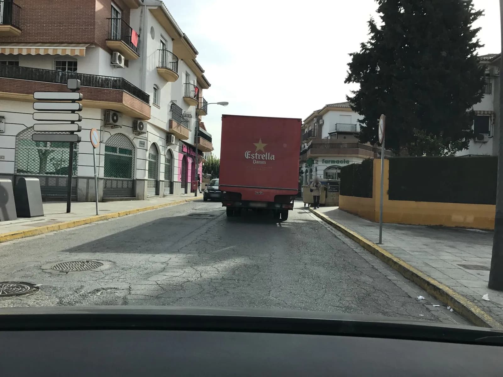 Aparcamiento gratuito en Calle Gabriel García Márquez en Santa Fe (Granada)