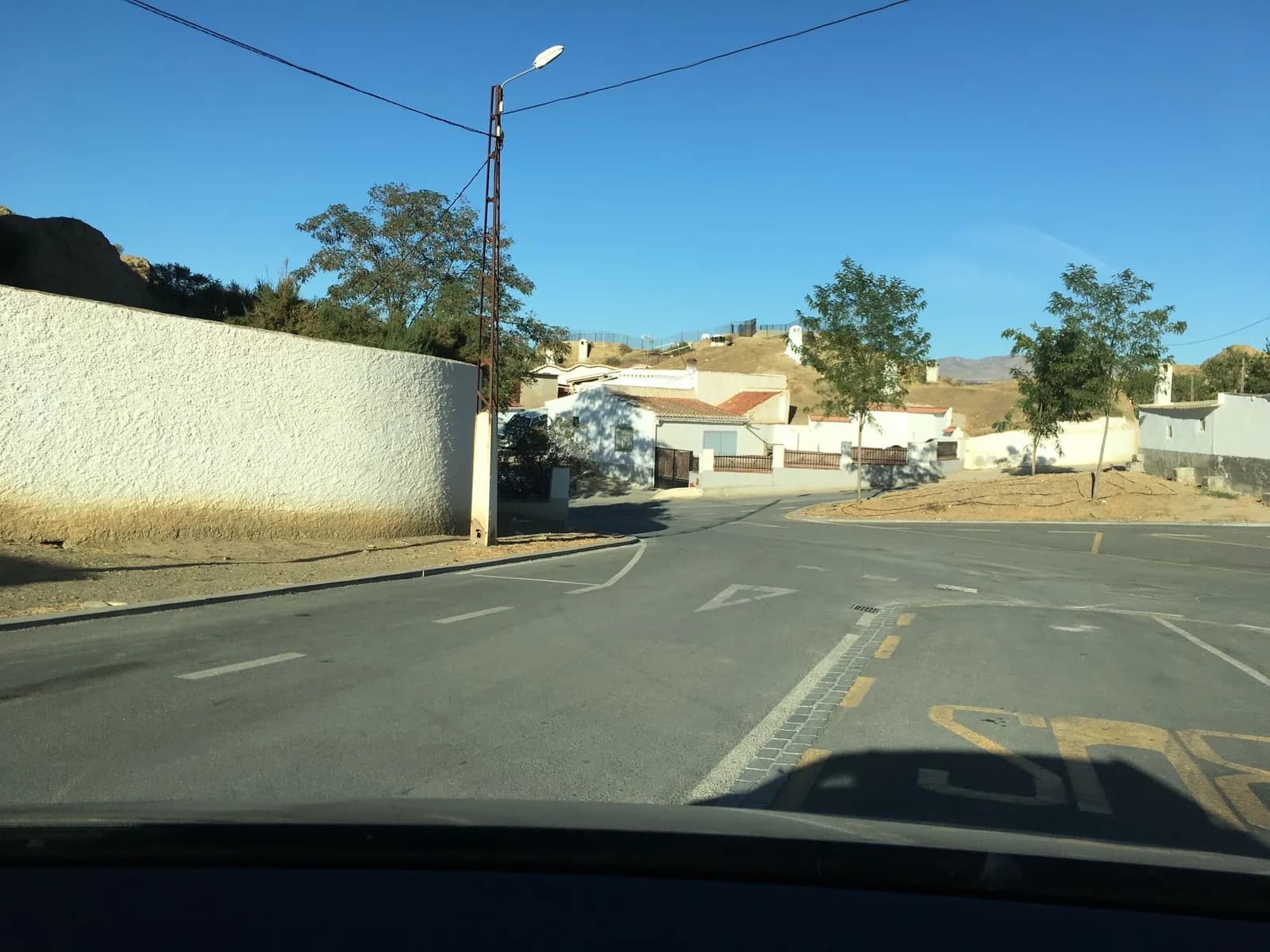 Aparcamiento gratuito en Calle Hermanos Varón en Guadix (Granada)
