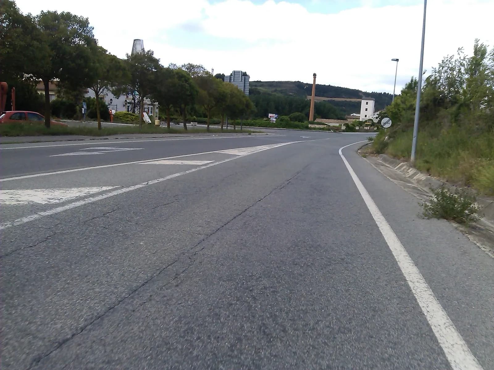 Aparcamiento gratuito en Calle Irunbidea en Puente la Reina/Gares (Navarra)