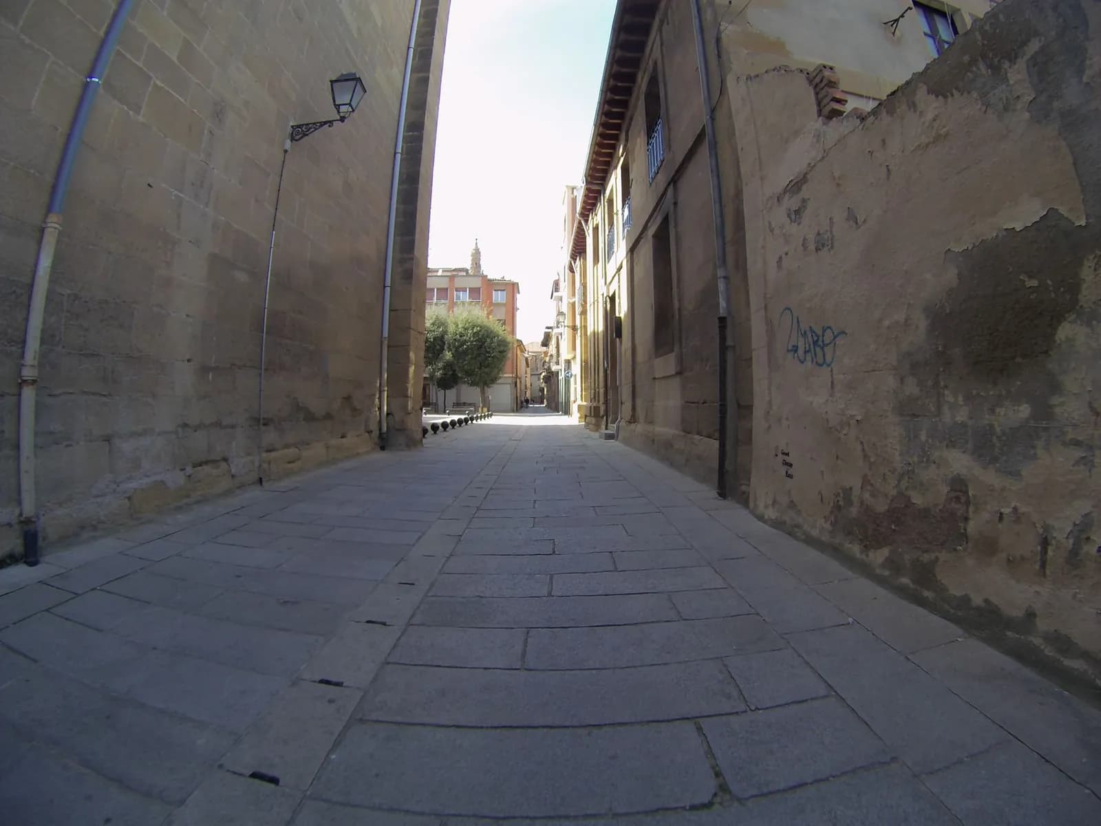 Aparcamiento gratuito en Calle Mayor en Santo Domingo de la Calzada (La Rioja)