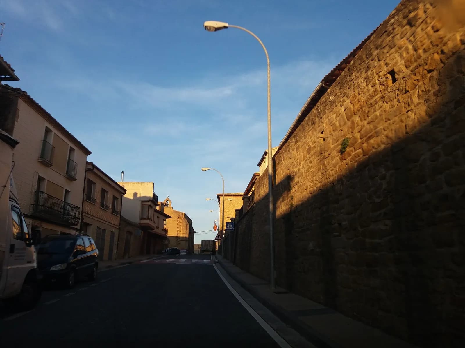 Aparcamiento gratuito en Calle Monseñor Justo Goizueta en San Martín de Unx (Navarra)