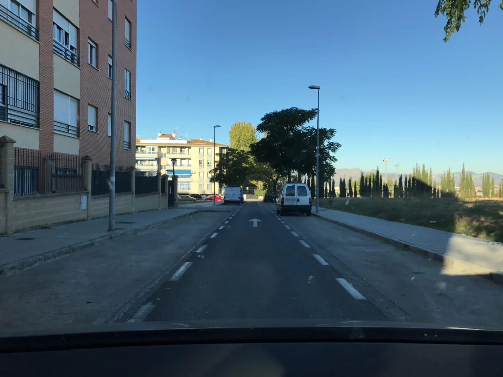 Aparcamiento gratuito en Calle Rosalía de Castro en Jun (Granada)
