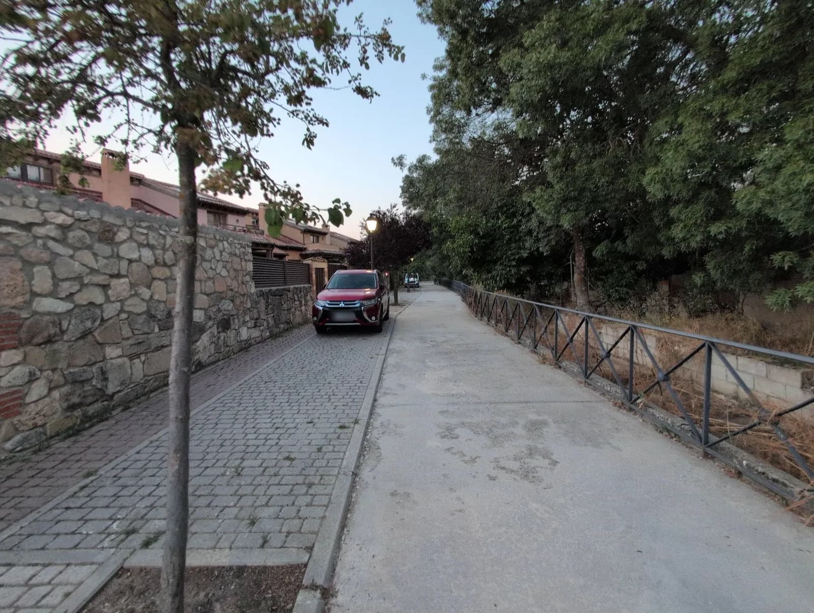 Aparcamiento gratuito en Calle San Roque en Prádena (Segovia)