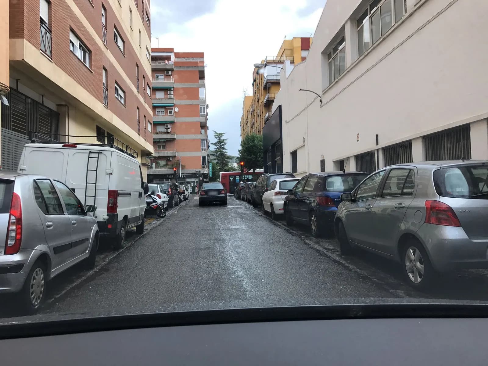 Aparcamiento gratuito en Calle Santa Clotilde en Granada