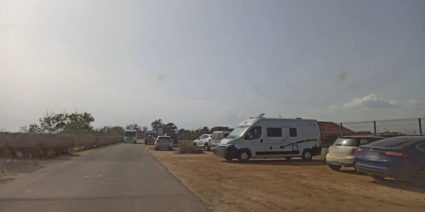 Aparcamiento gratuito en Camí del Pas de la Barca al Galatxo en Sant Jaume d'Enveja (Tarragona)
