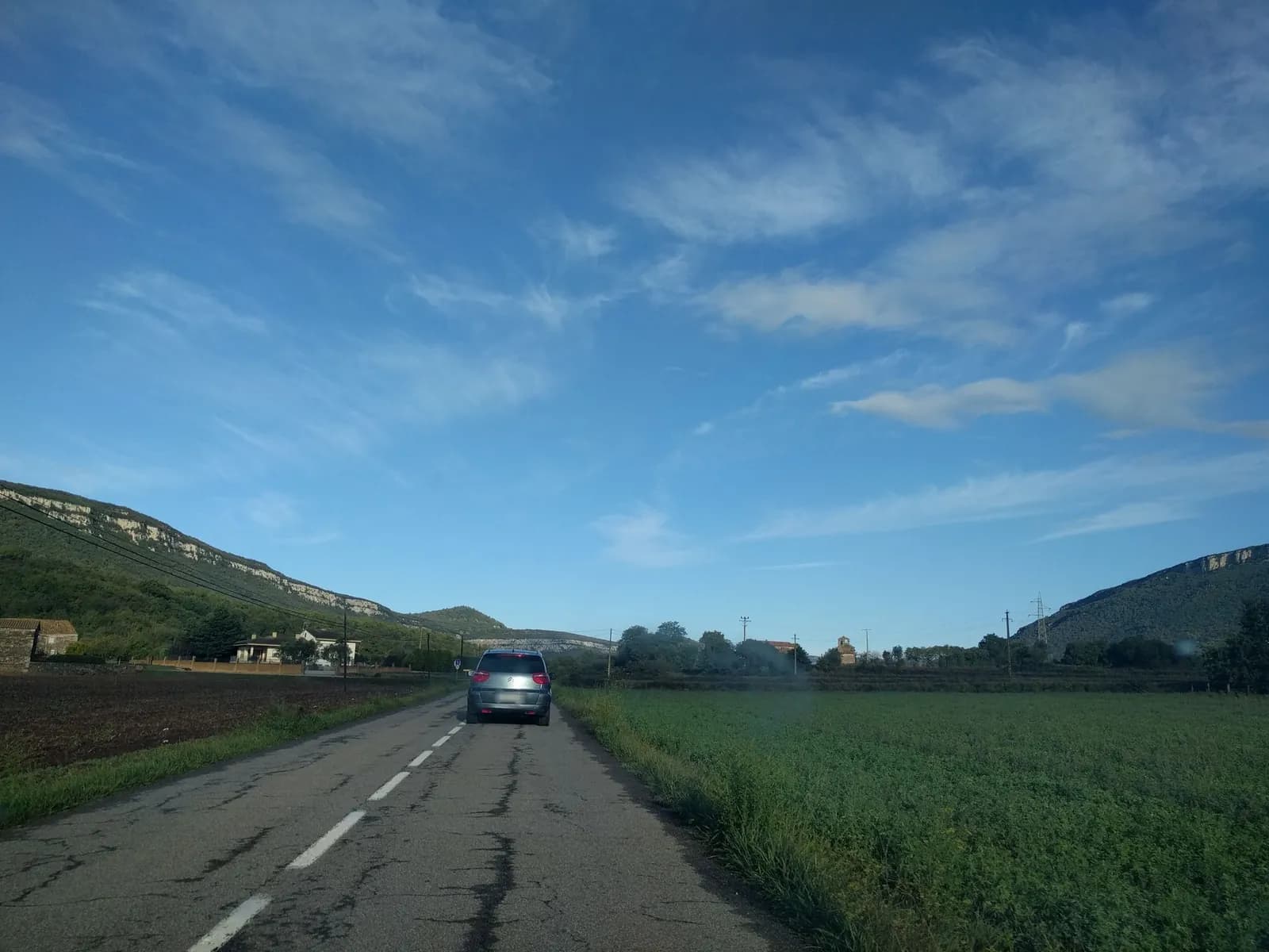 Aparcamiento gratuito en Camí Ral de la Vall de Llémena en Sant Martí de Llémena (Girona)