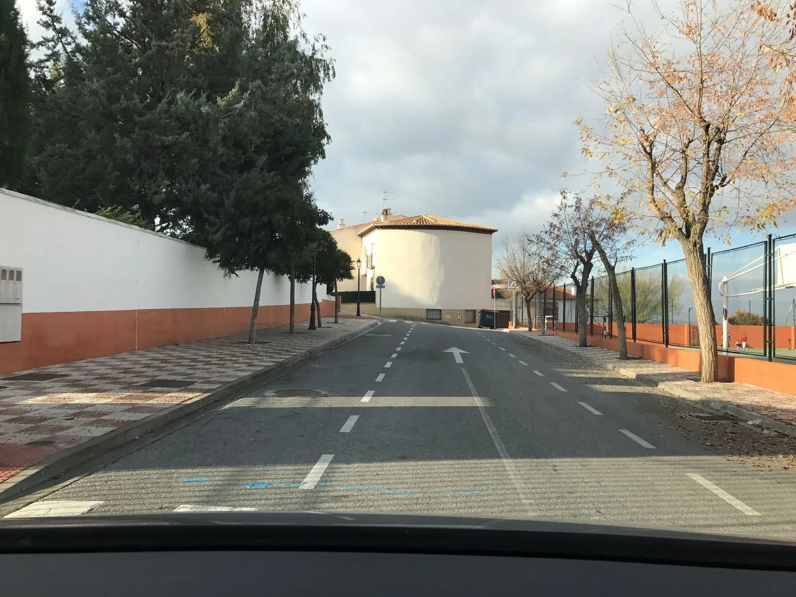 Aparcamiento gratuito en Camino Blanca en Cájar (Granada)