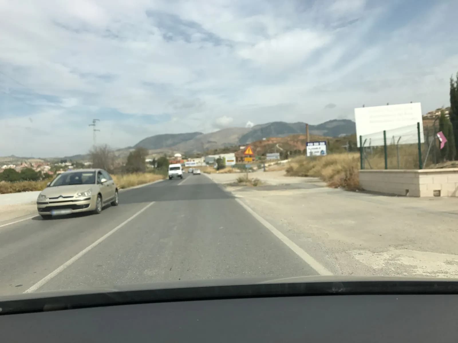 Aparcamiento gratuito en Camino de Alfacar en Jun (Granada)