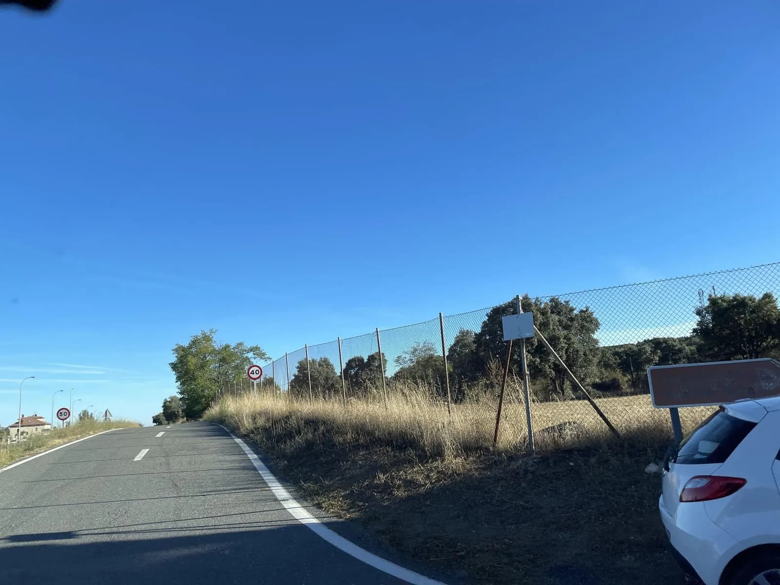 Aparcamiento gratuito en Camino de Comederos en Navas de Riofrío (Segovia)