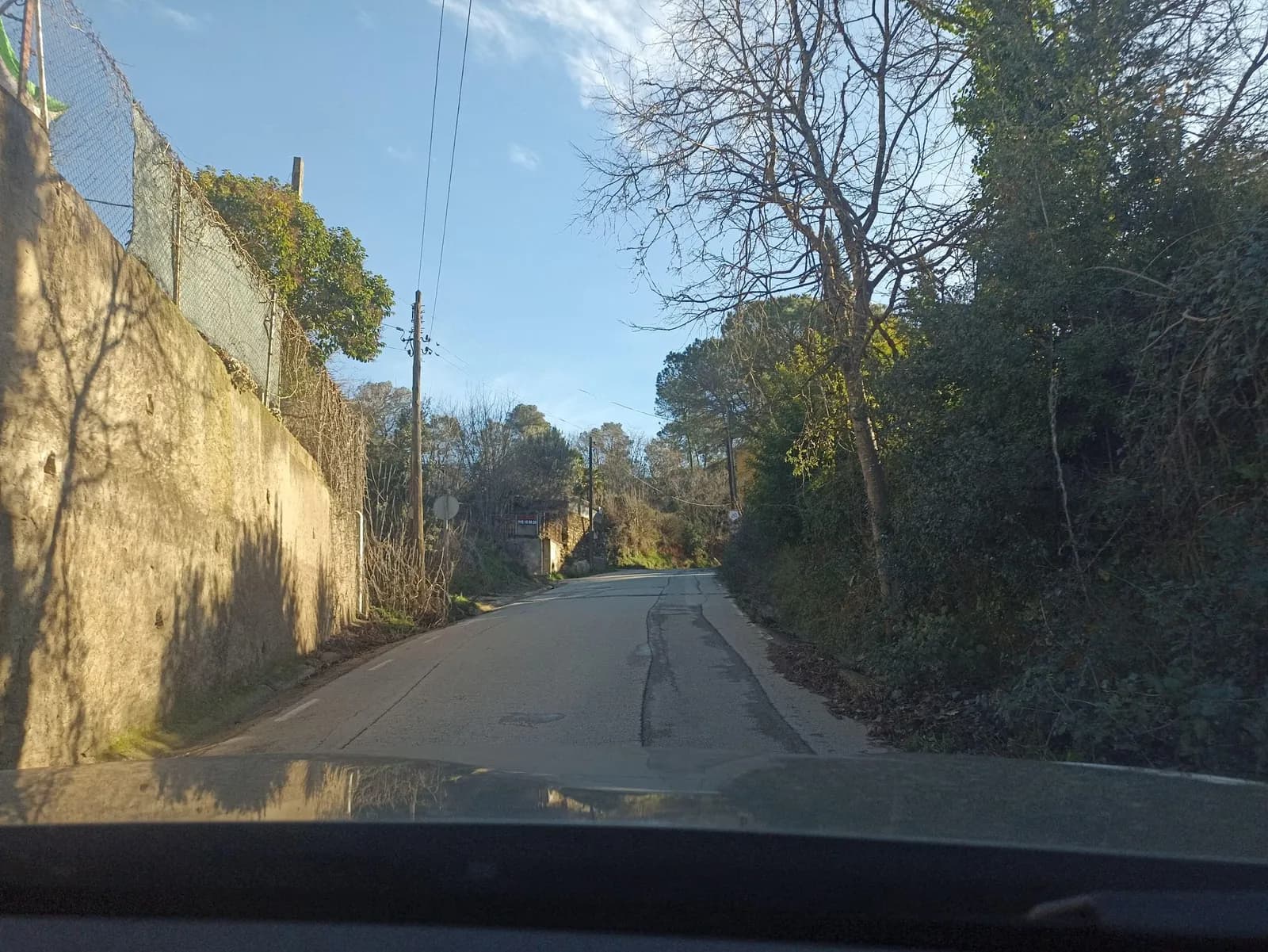 Aparcamiento gratuito en Can Castellví a Serra d'en Julià en El Papiol (Barcelona)