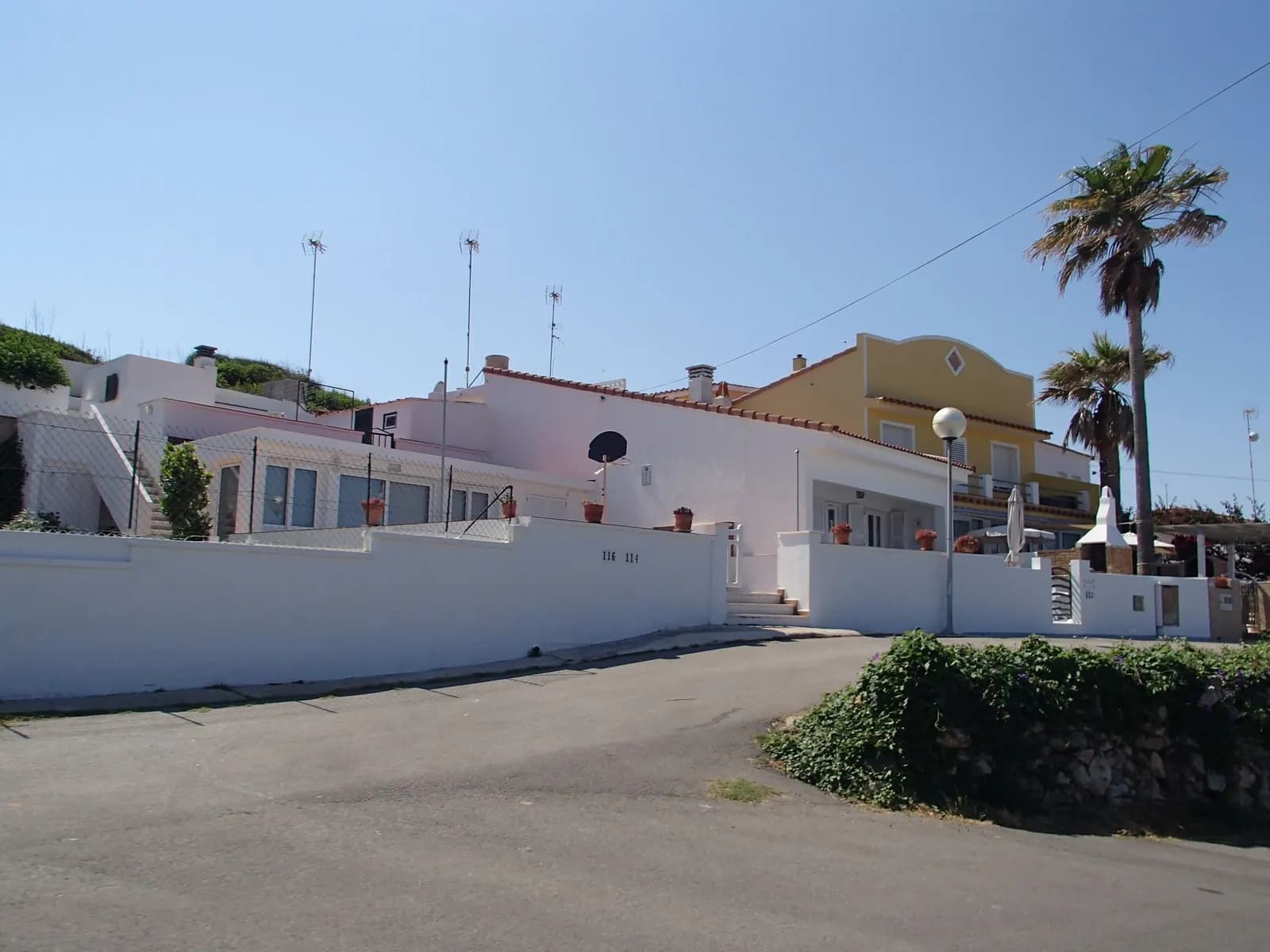 Aparcamiento gratuito en Carrer Cala Sant Esteve en Es Castell (Illes Balears)
