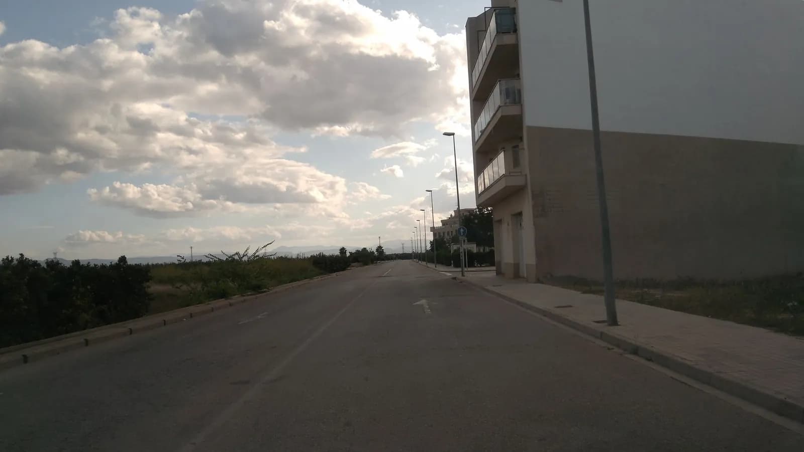 Aparcamiento gratuito en Carrer d'Ovidi Montllor en l'Alcúdia (Valencia)