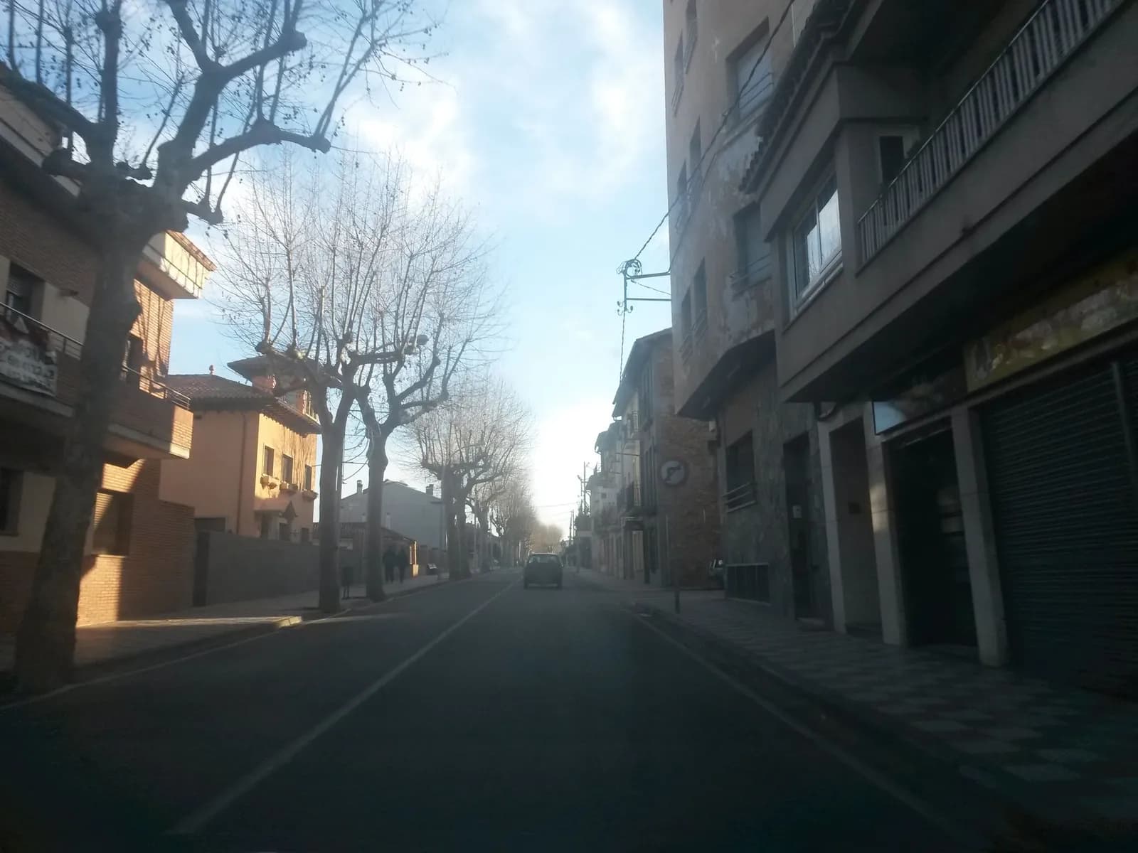Aparcamiento gratuito en Carrer de Joan Serras en Sant Hilari Sacalm (Girona)