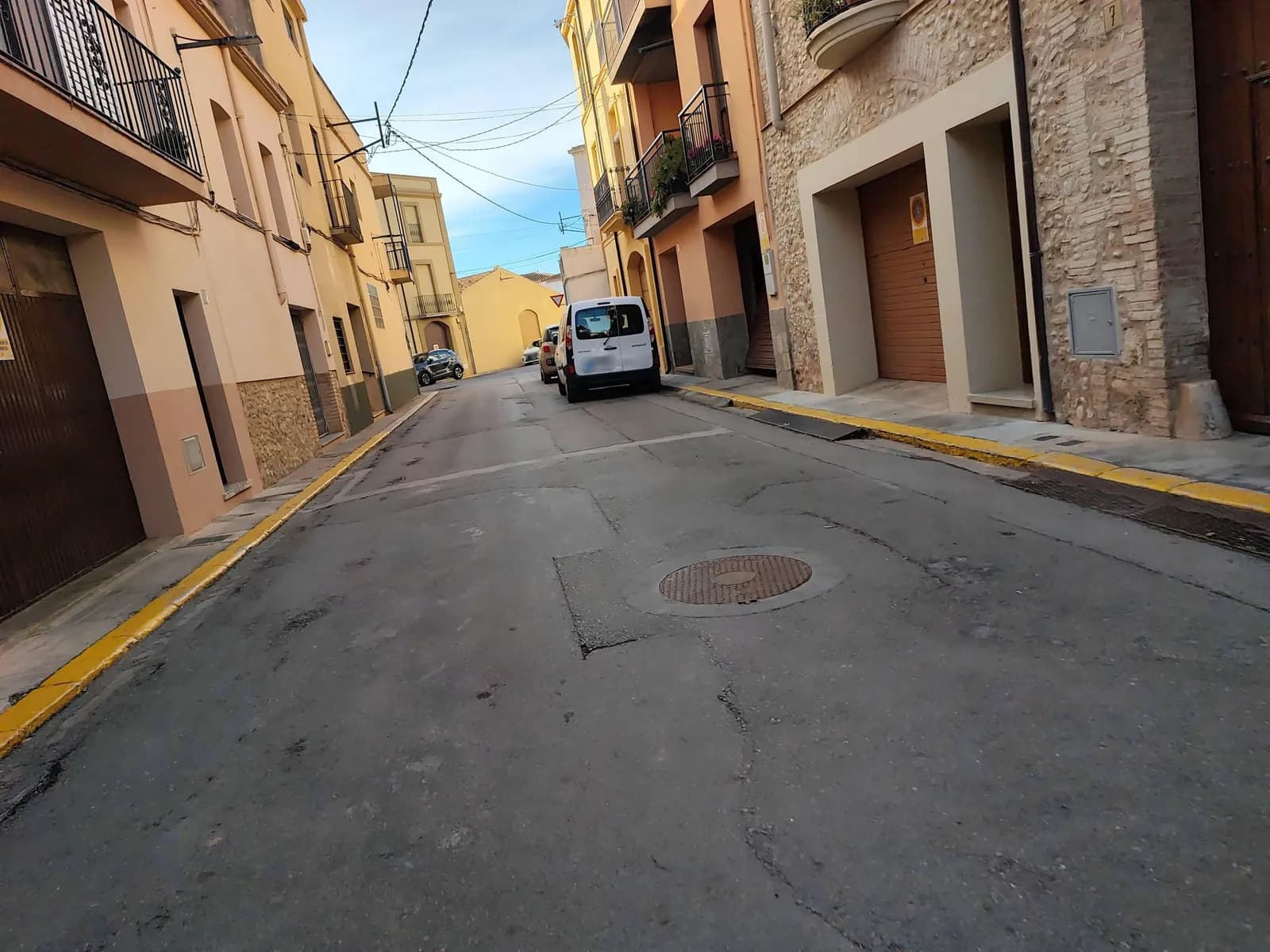 Aparcamiento gratuito en Carrer de l'Ajuntament en L'Armentera (Girona)