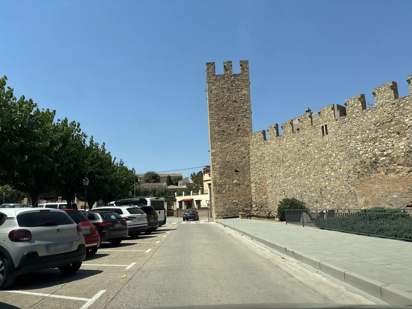 Aparcamiento gratuito en Carrer de la Muralla de Sant Jordi en Montblanc (Tarragona)