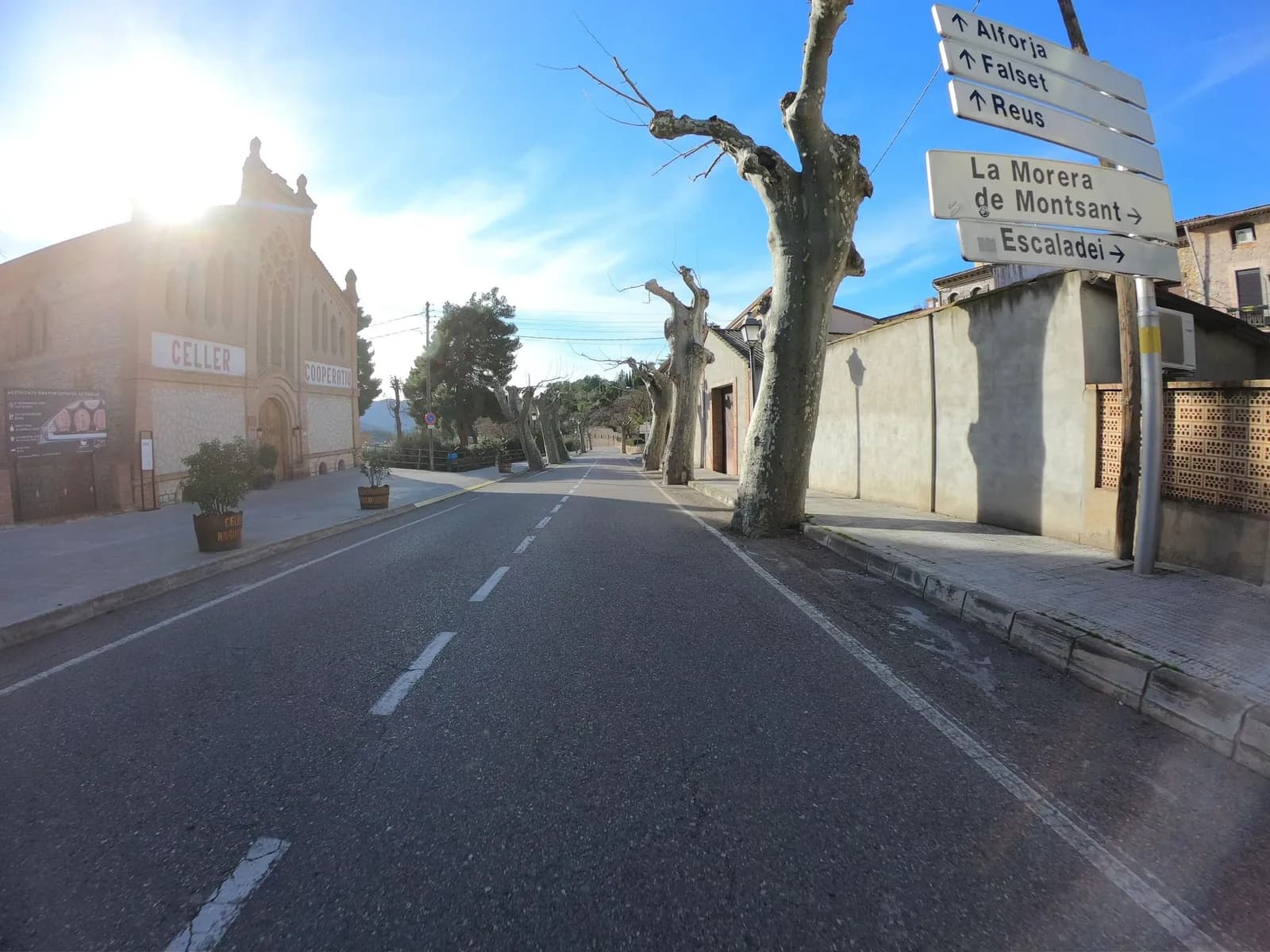 Aparcamiento gratuito en Carrer de les Bodegues en Cornudella de Montsant (Tarragona)