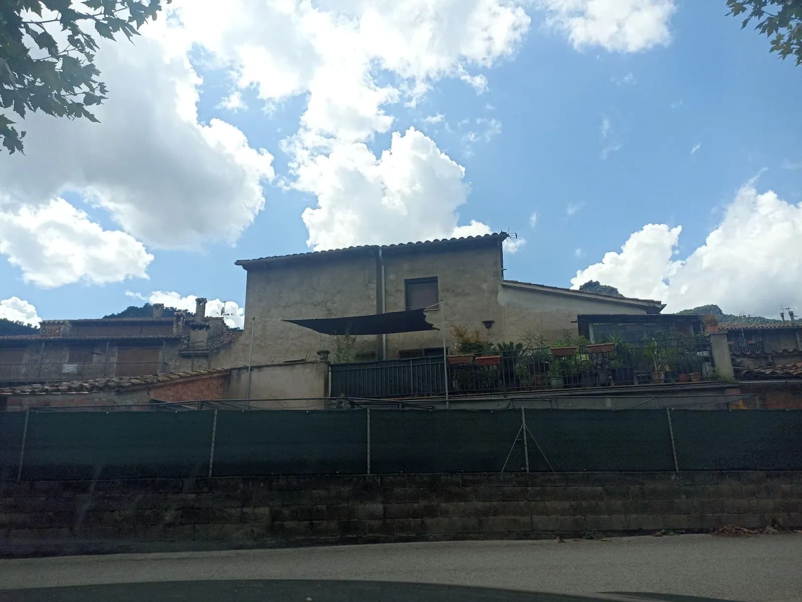 Aparcamiento gratuito en Carrer de Miquel Oliva en La Vall d'en Bas (Girona)