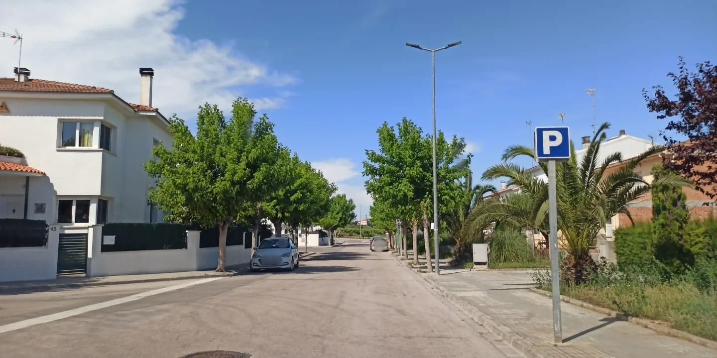 Aparcamiento gratuito en Carrer de Mossèn Manuel Crespo en Sant Cugat Sesgarrigues (Barcelona)
