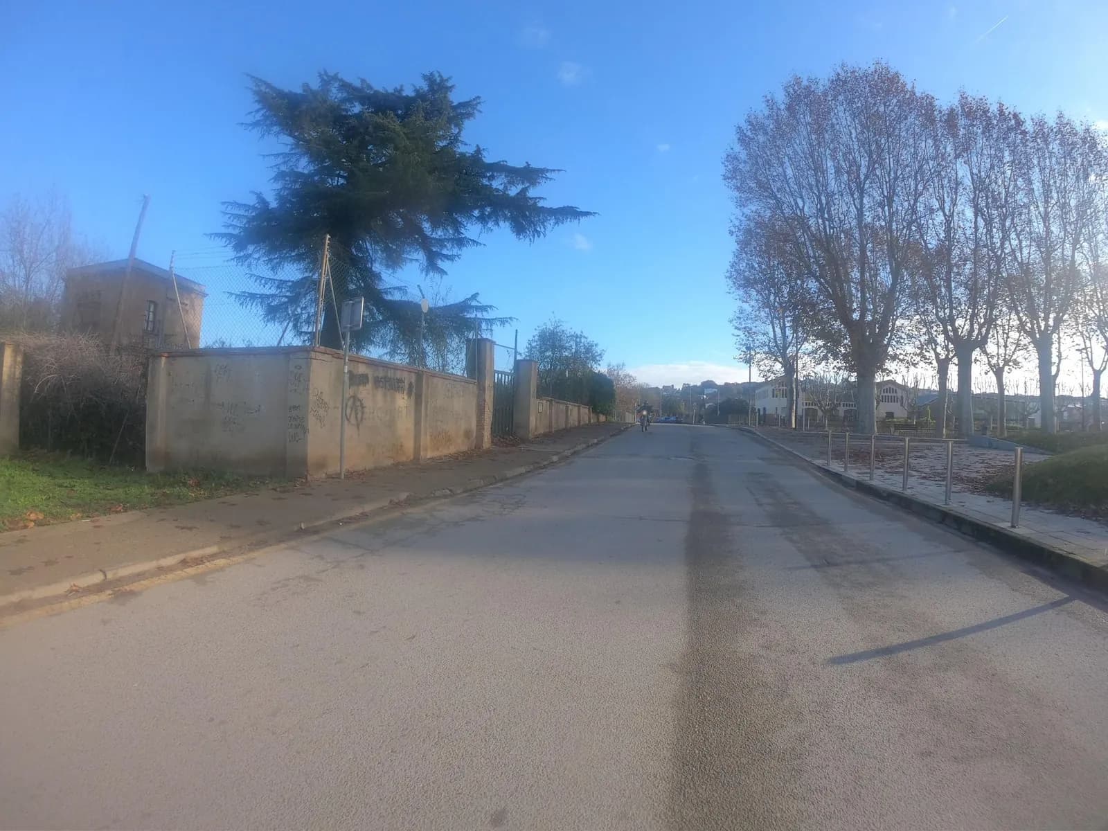 Aparcamiento gratuito en Carrer Paral·lel en La Bisbal d'Empordà (Girona)