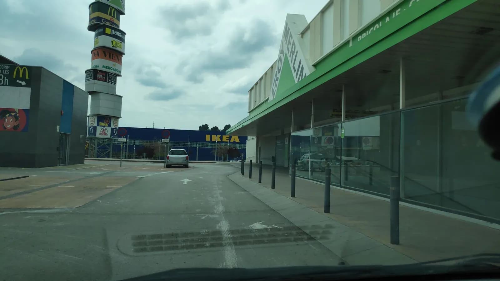Aparcamiento gratuito en Carrer Serra dels Galliners en Badia del Vallès (Barcelona)