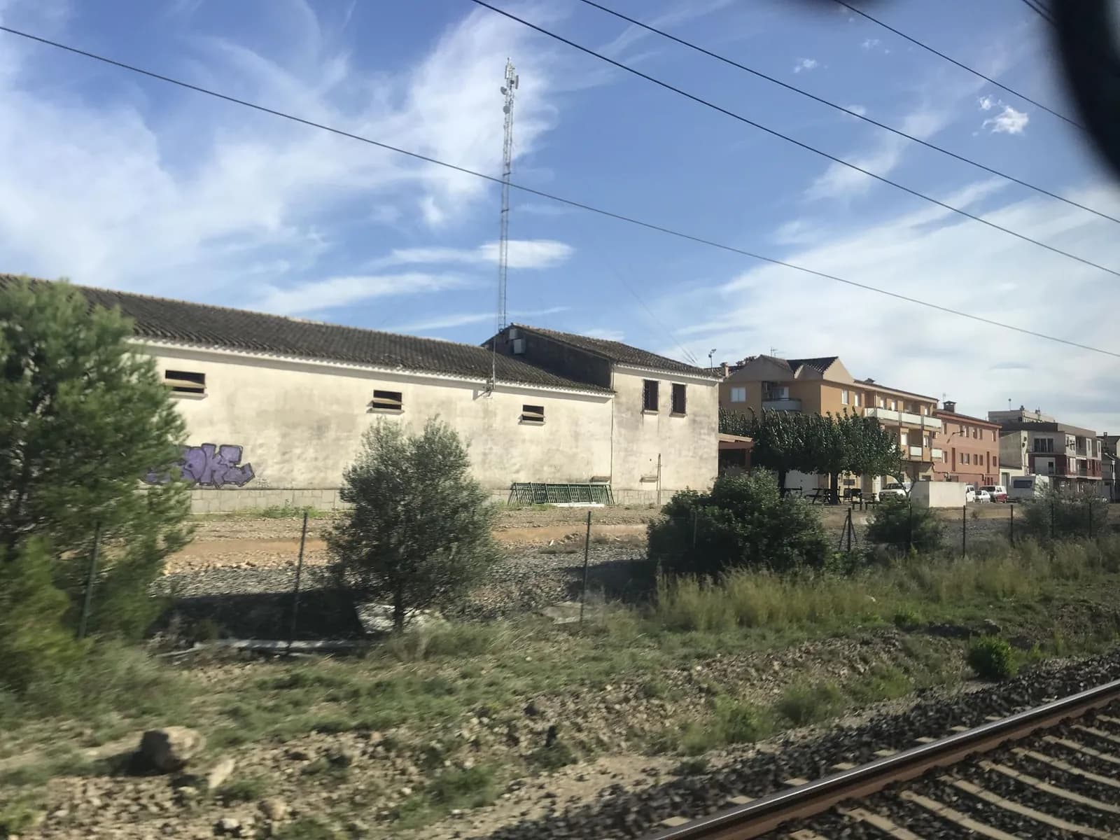 Aparcamiento gratuito en Carrer Trenta en Camarles (Tarragona)