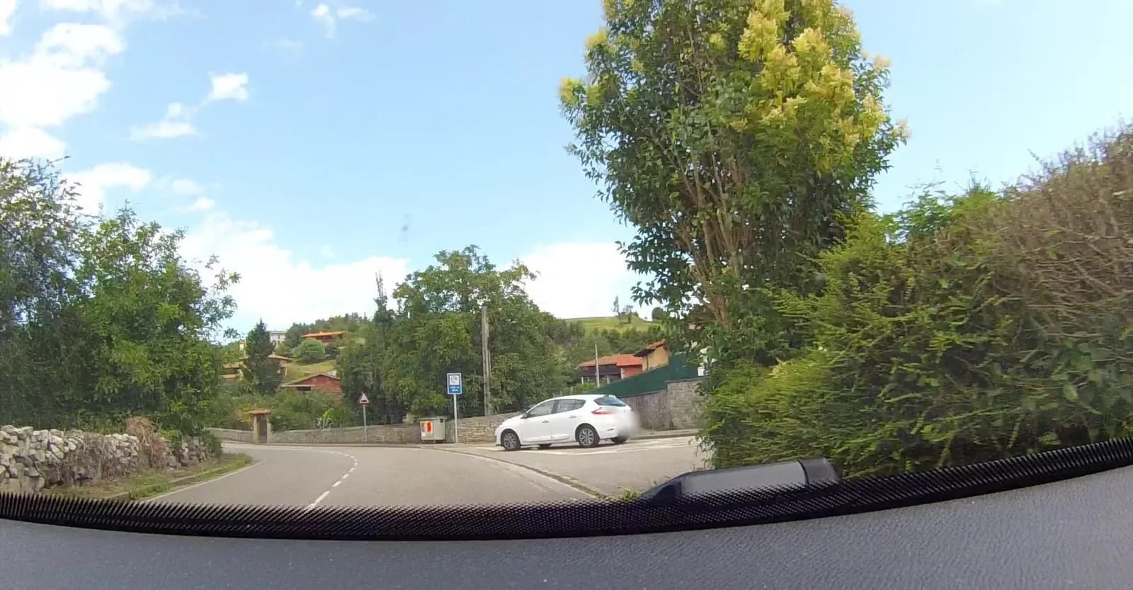 Aparcamiento gratuito en Carretera a la playa de Rodiles en Villaviciosa (Asturias)