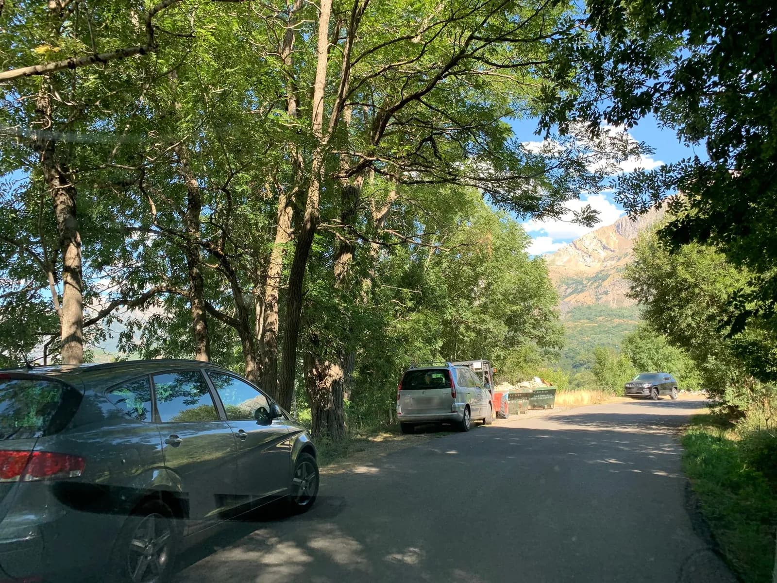Aparcamiento gratuito en Carretera a Lacuniacha en Hoz de Jaca (Huesca)