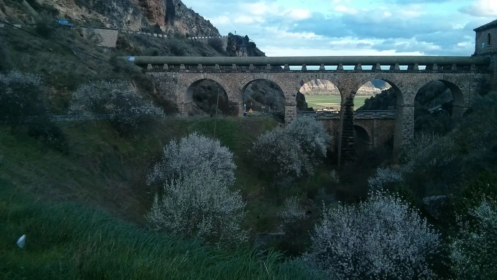 Aparcamiento gratuito en Carretera a Patones de Arriba en Patones (Madrid)