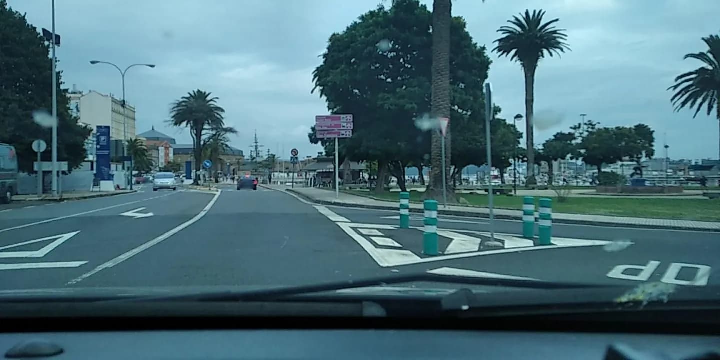 Aparcamiento gratuito en Carretera Baja del Puerto en Mugardos (A Coruña)