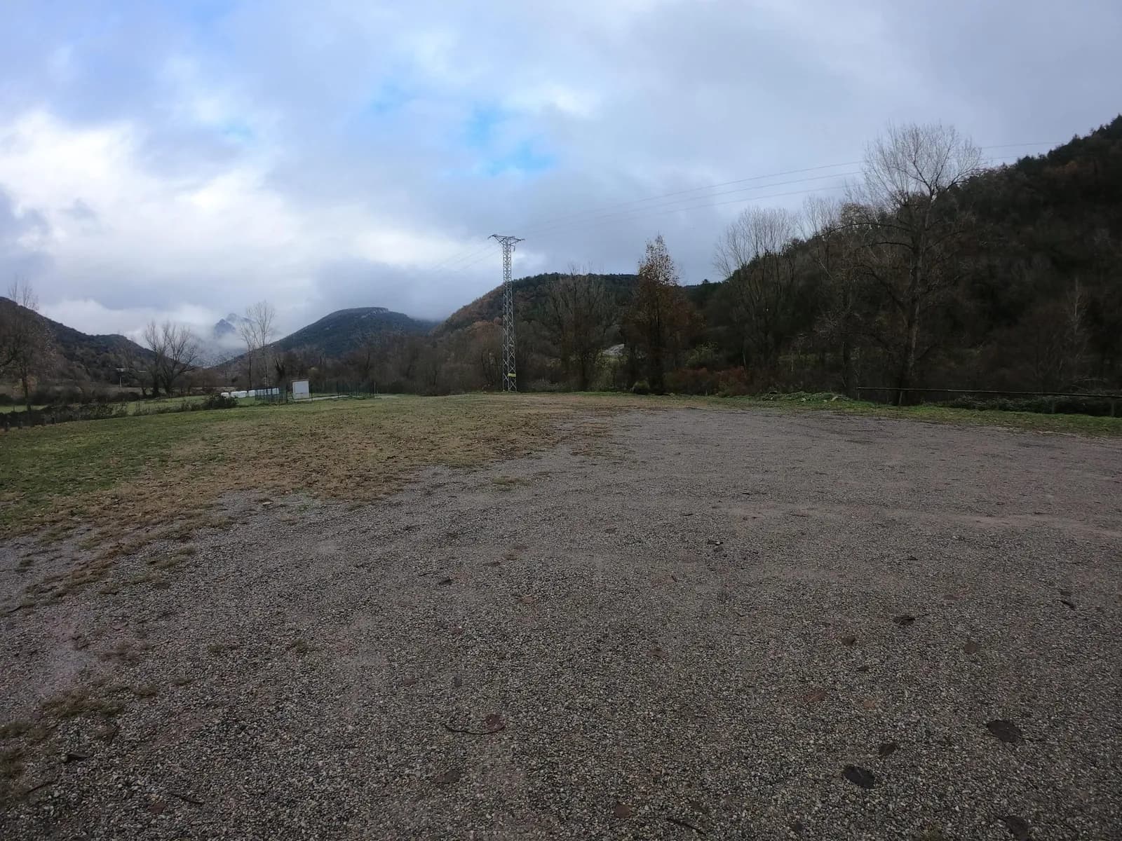 Aparcamiento gratuito en Carretera d'Oix en Castellfollit de la Roca (Girona)