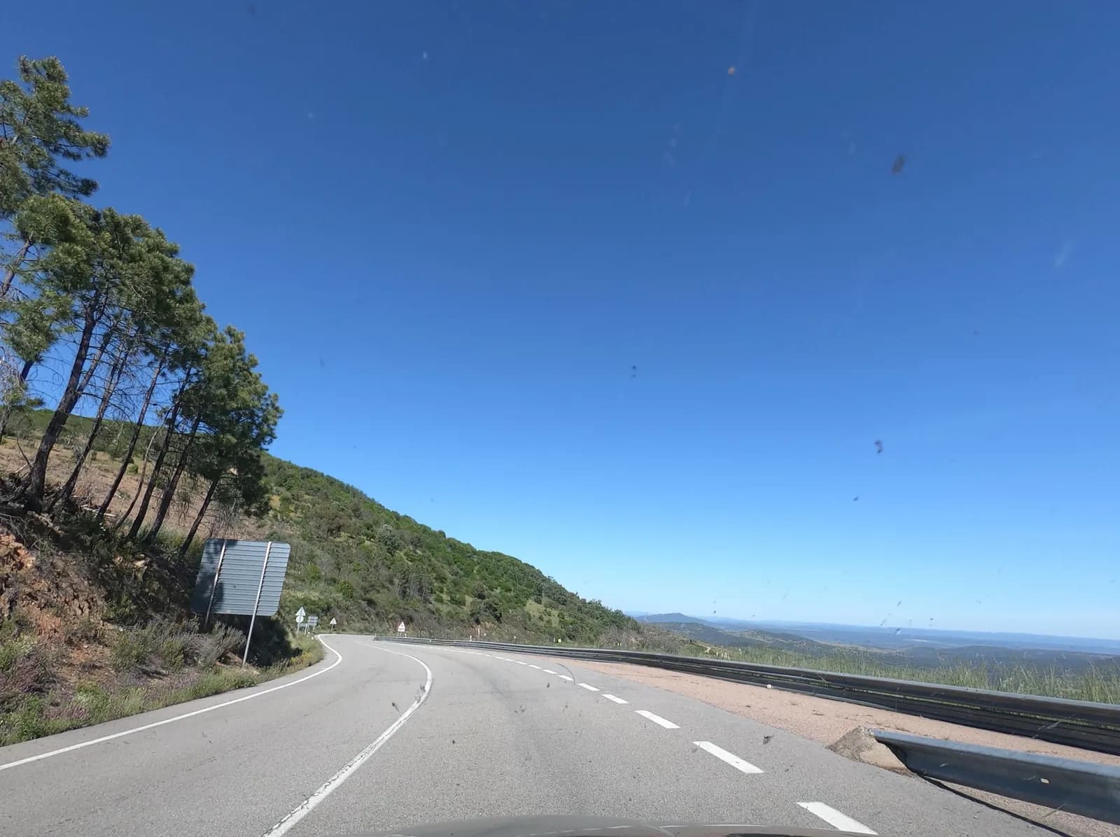 Aparcamiento gratuito en Carretera de A-5 a Guadalupe en Guadalupe (Cáceres)