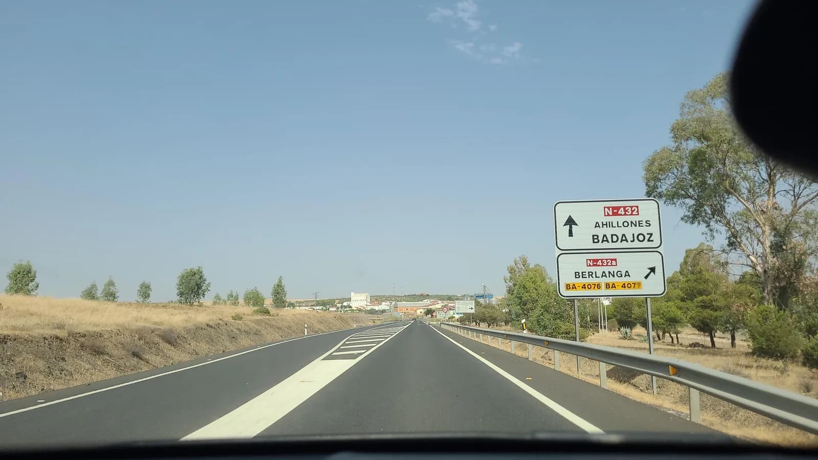 Aparcamiento gratuito en Carretera de Badajoz a Granada en Berlanga (Badajoz)