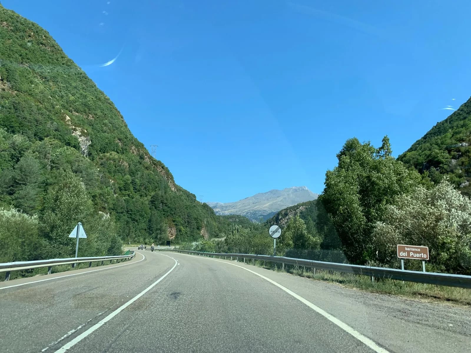 Aparcamiento gratuito en Carretera de Biescas a Francia en Biescas (Huesca)