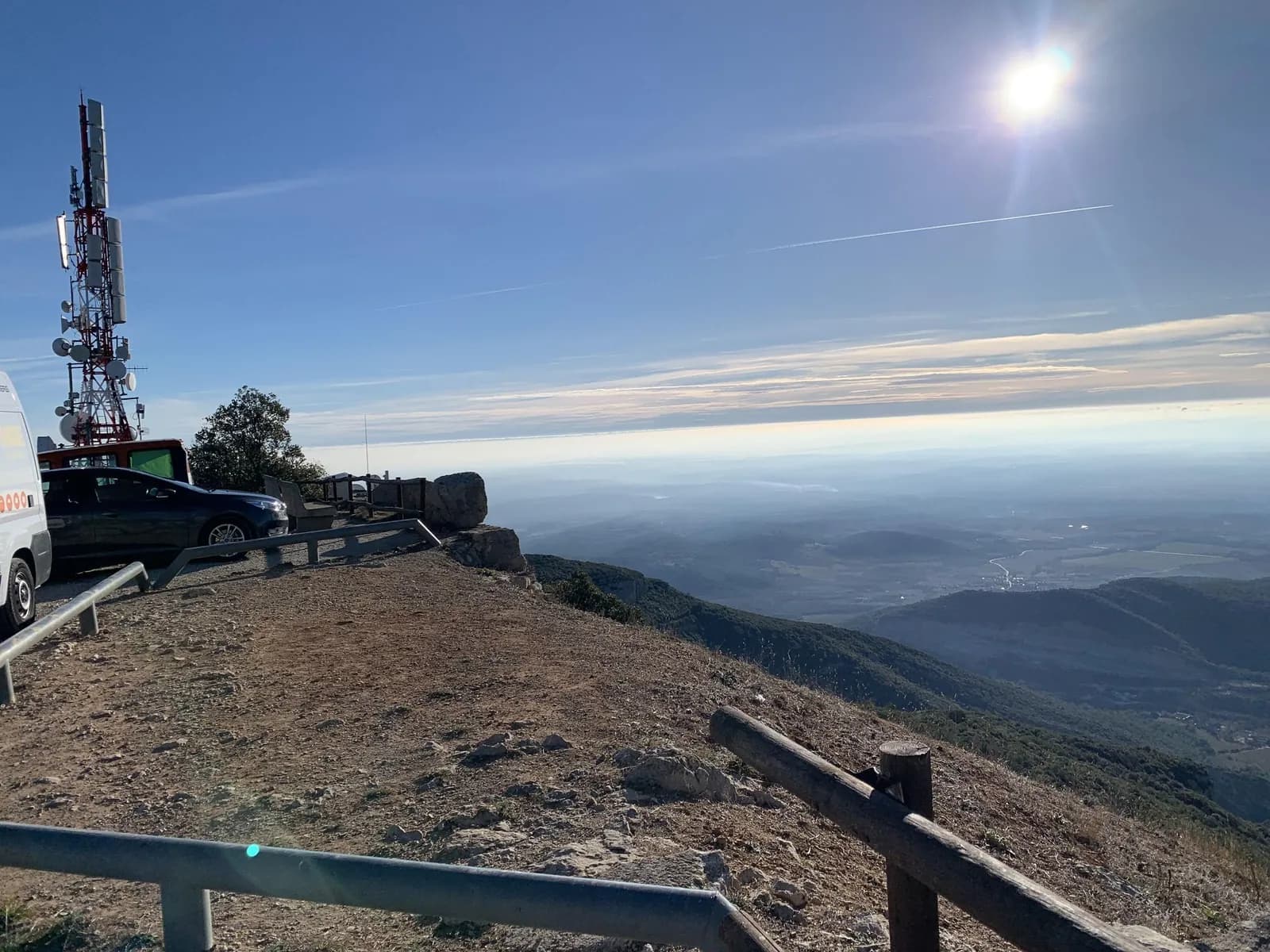 Aparcamiento gratuito en Carretera de la Mare de Déu del Mont en Beuda (Girona)