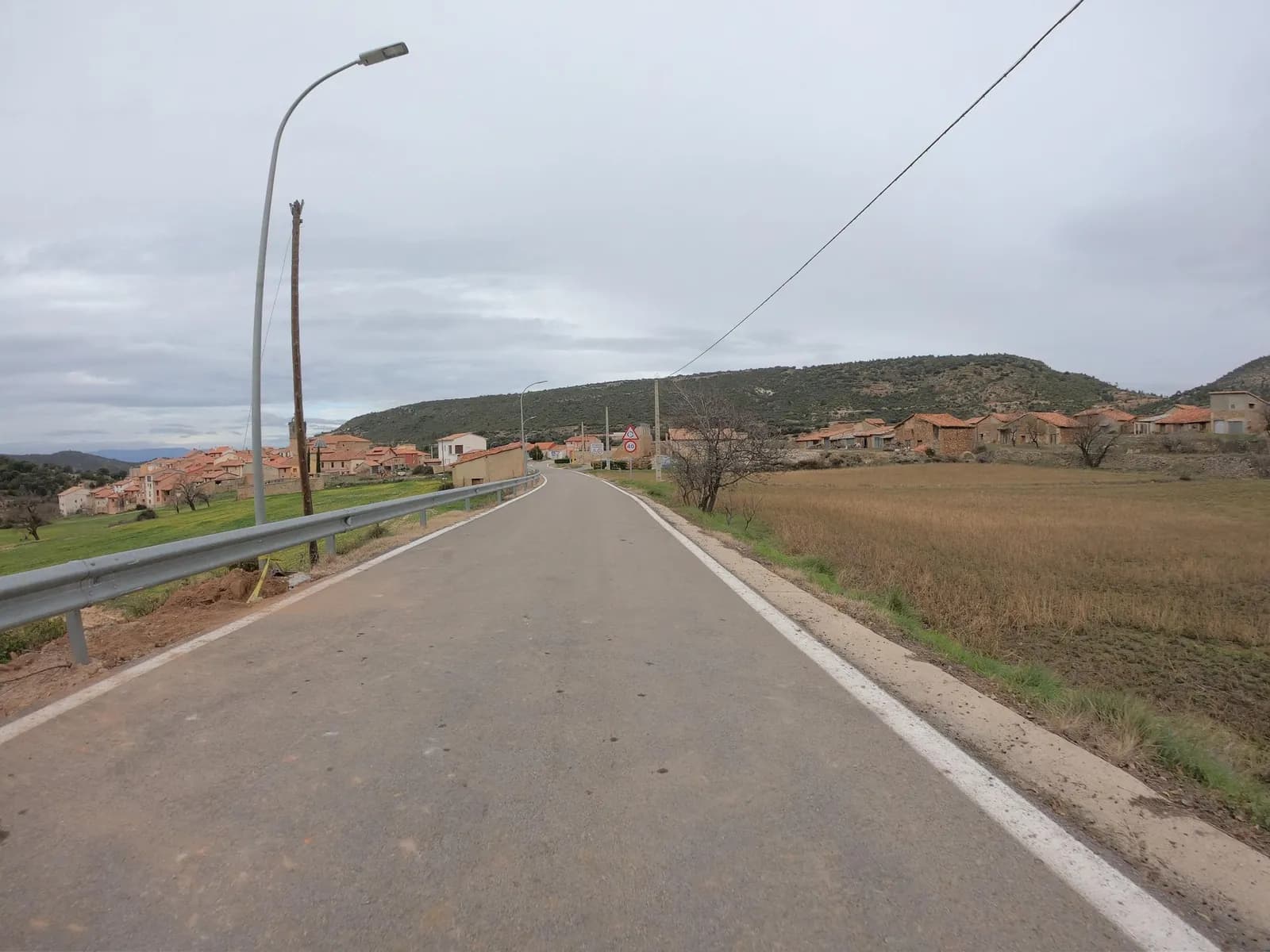 Aparcamiento gratuito en Carretera de Losilla de Aras a Ademuz en Puebla de San Miguel (Valencia)