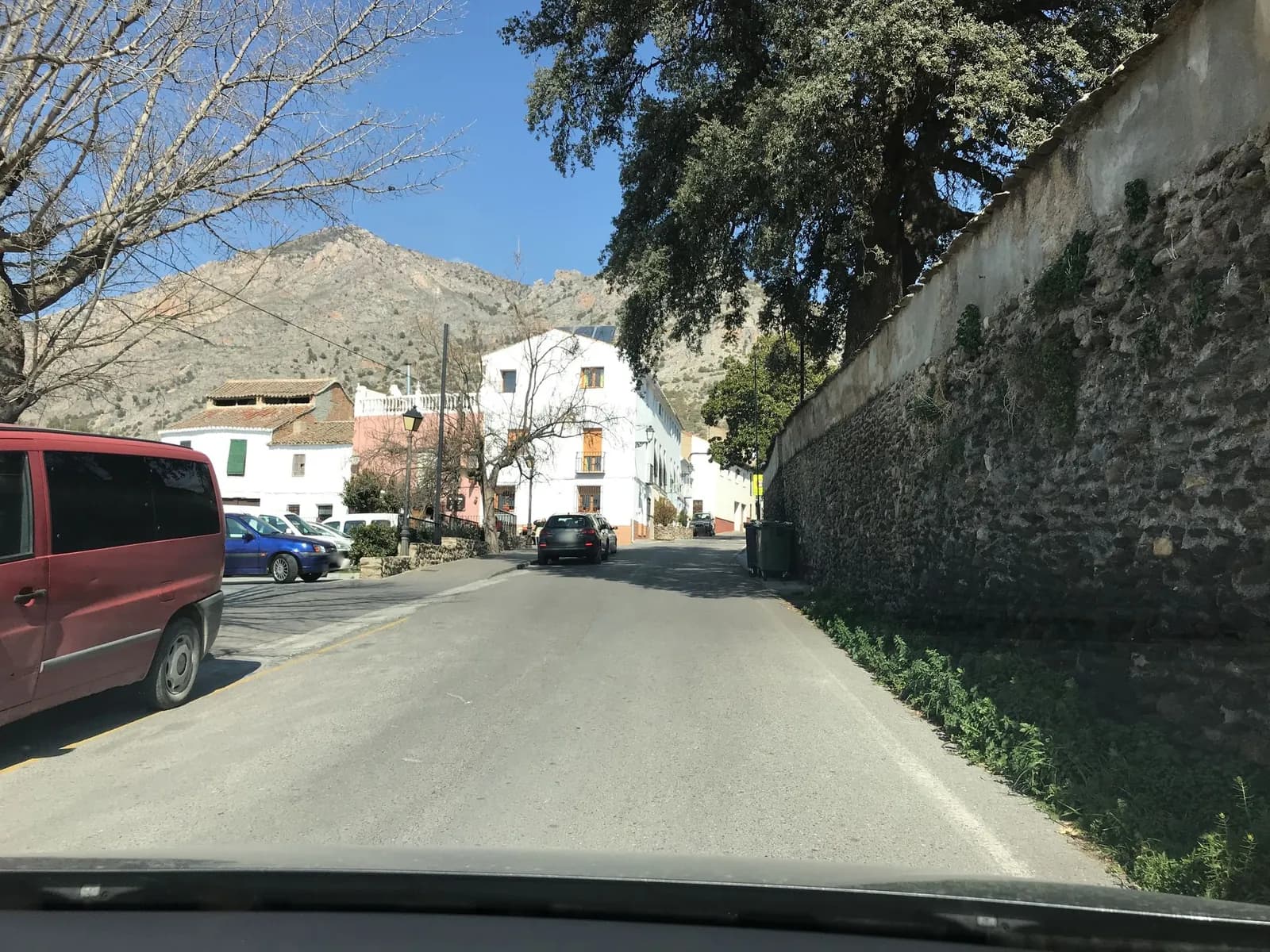 Aparcamiento gratuito en Carretera de N-323b a Nigüelas en Nigüelas (Granada)