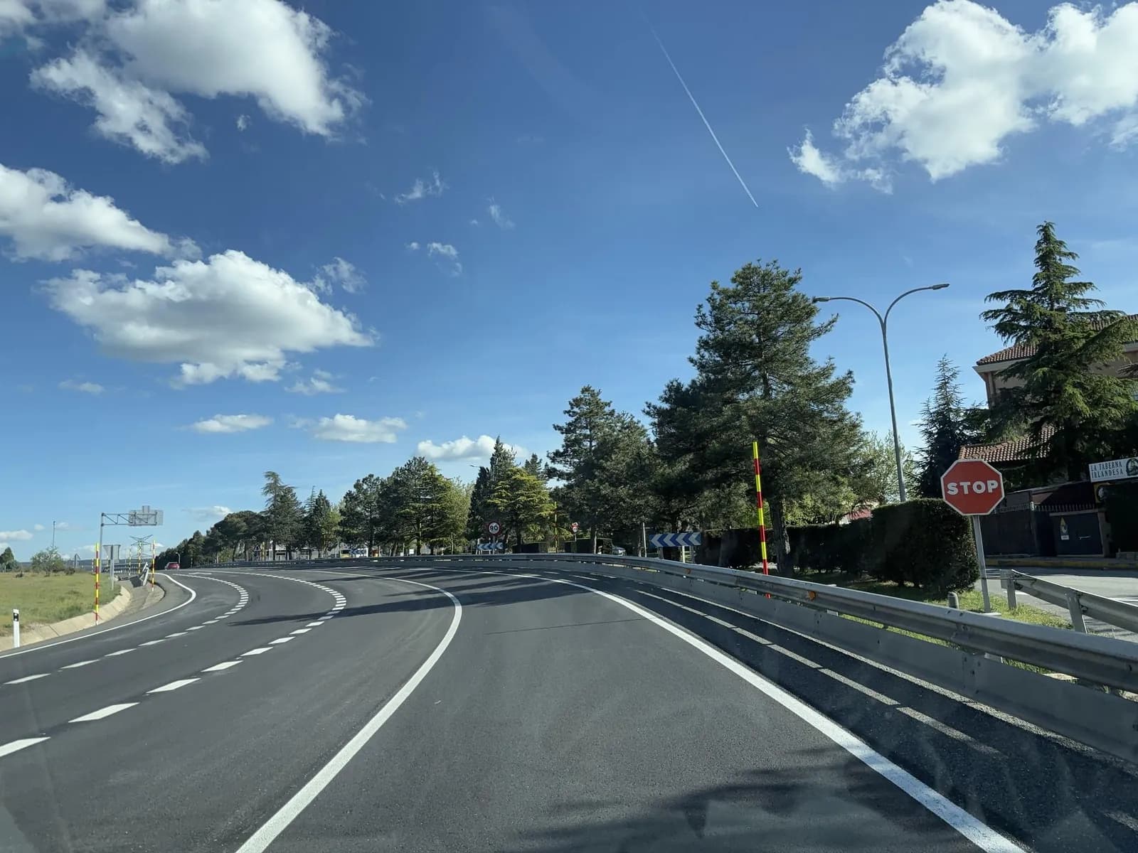 Aparcamiento gratuito en Carretera de San Rafael a Segovia en Otero de Herreros (Segovia)