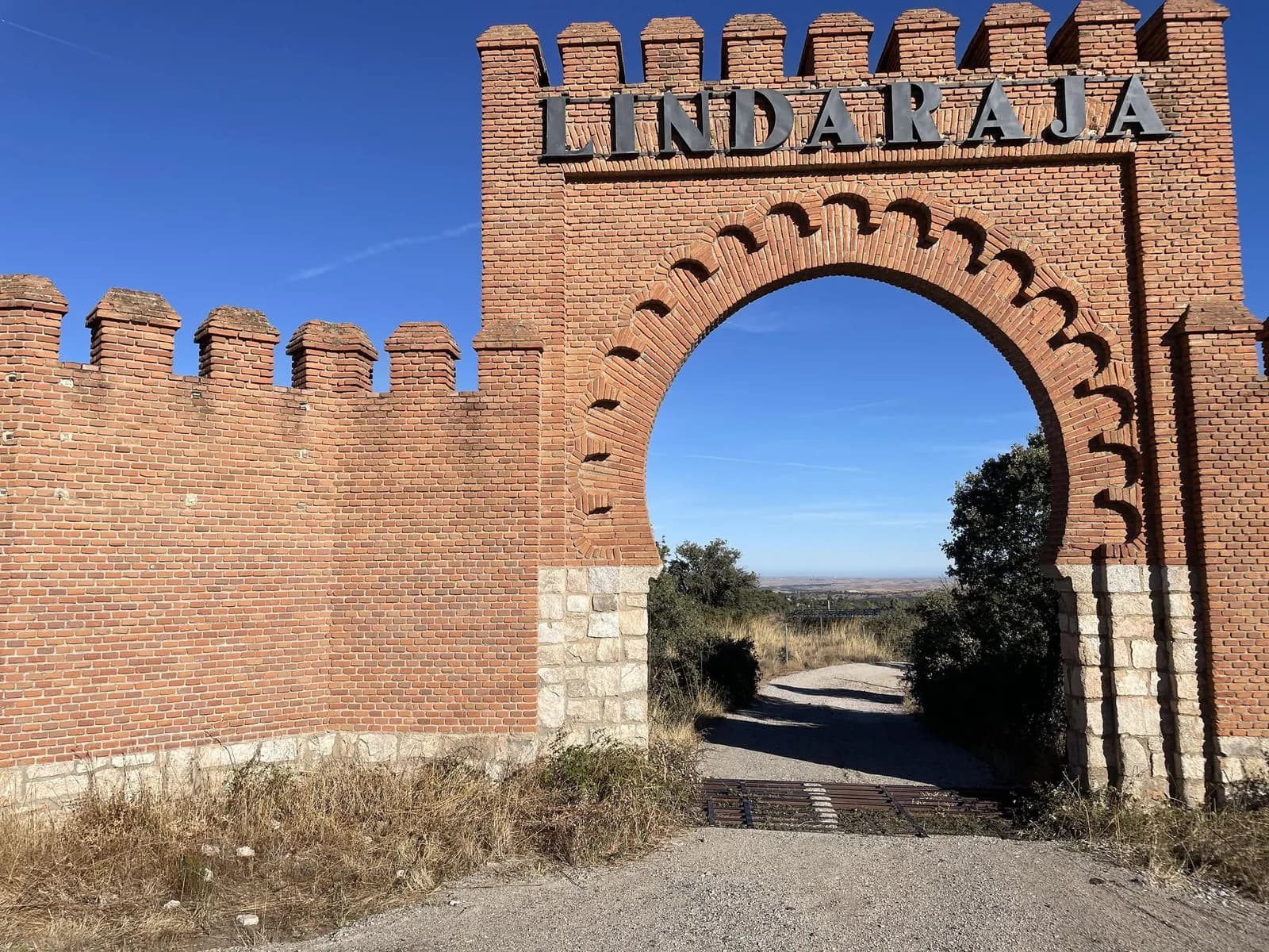 Aparcamiento gratuito en Carretera de San Rafael en Navas de Riofrío (Segovia)