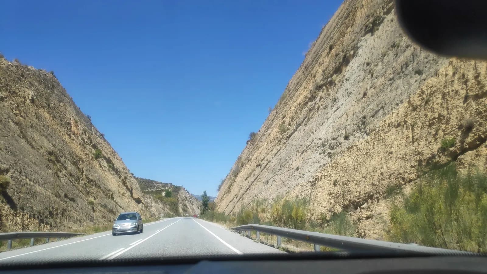 Aparcamiento gratuito en Carretera de Sierra Nevada en Lecrín (Granada)