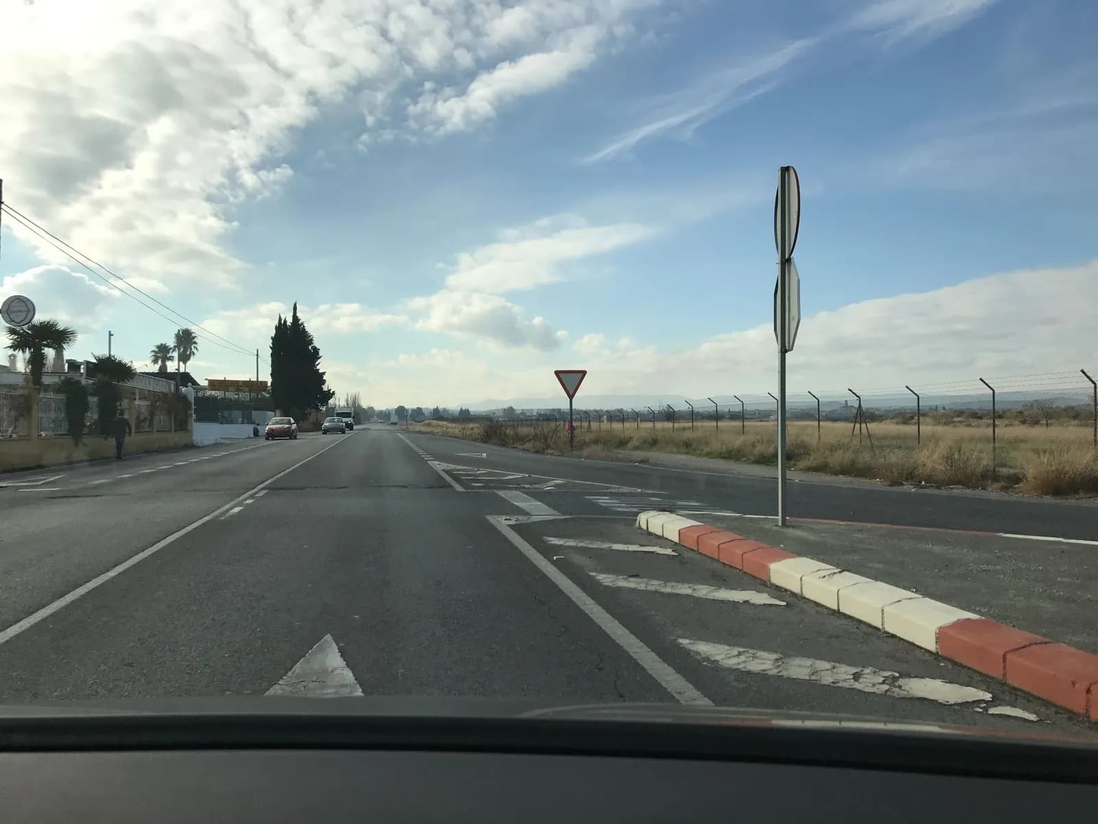 Aparcamiento gratuito en Carretera de Sierra Nevada en Ogíjares (Granada)