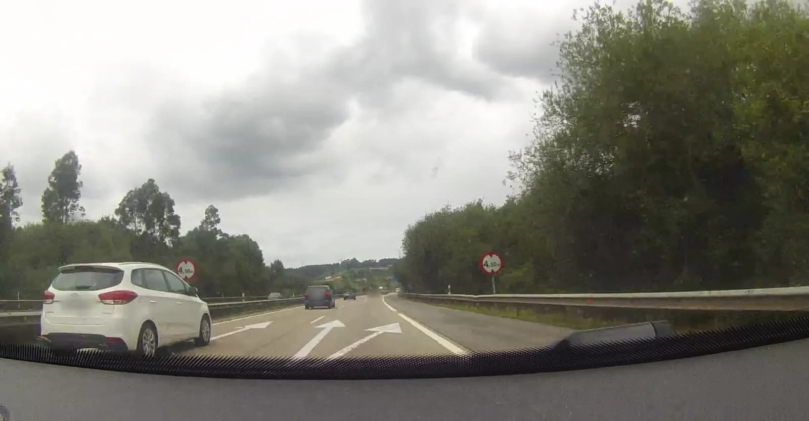 Aparcamiento gratuito en Carretera de Tabaza a Somonte en Carreño (Asturias)