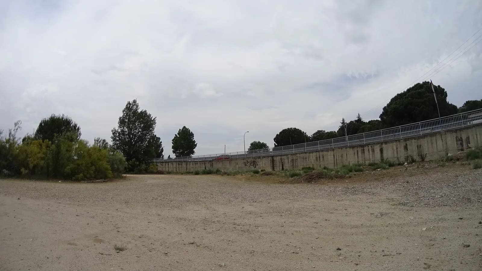 Aparcamiento gratuito en Carretera de Valdemorillo en Colmenarejo (Madrid)