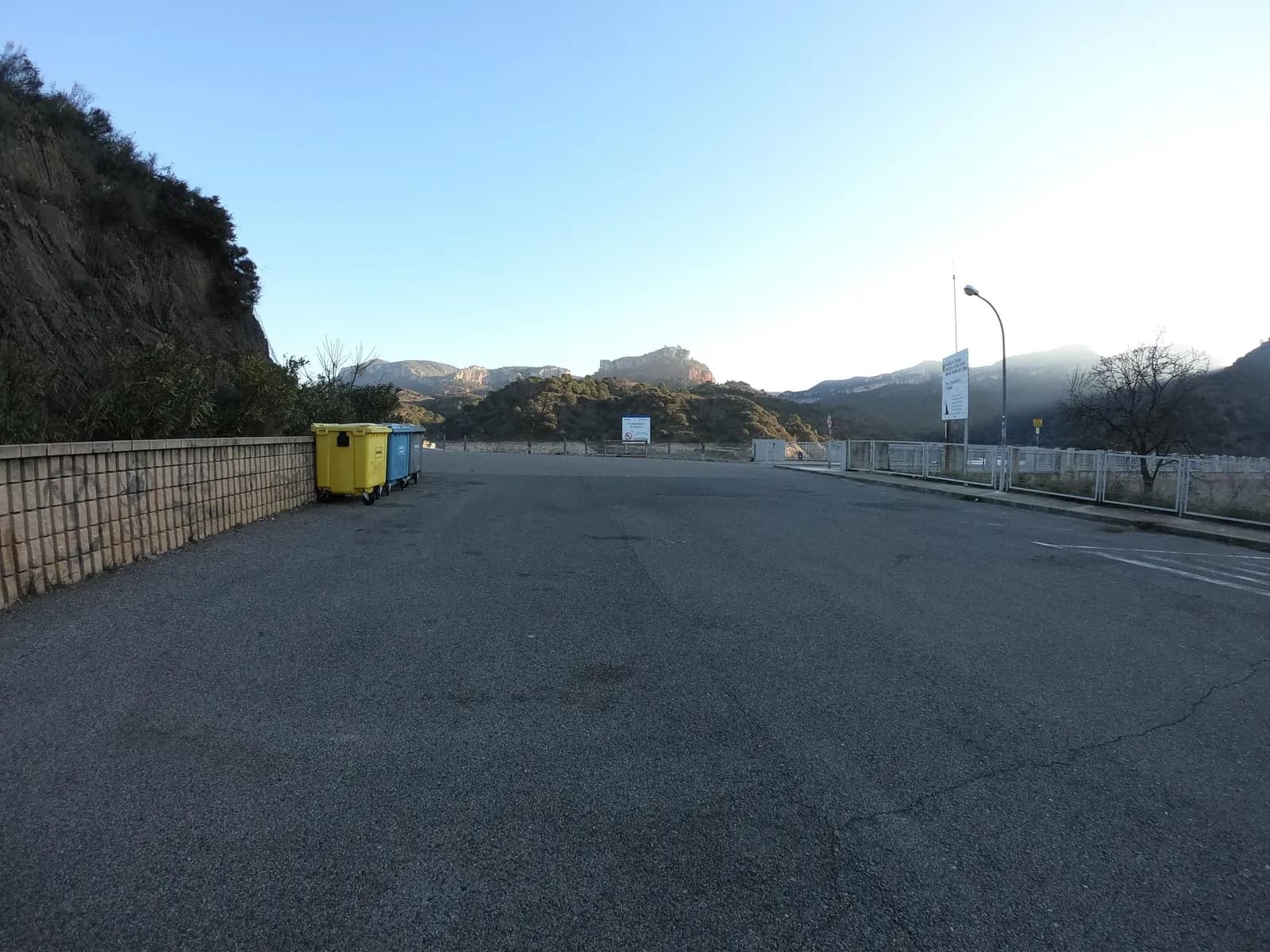 Aparcamiento gratuito en Carretera del Pantà de Siurana en Cornudella de Montsant (Tarragona)