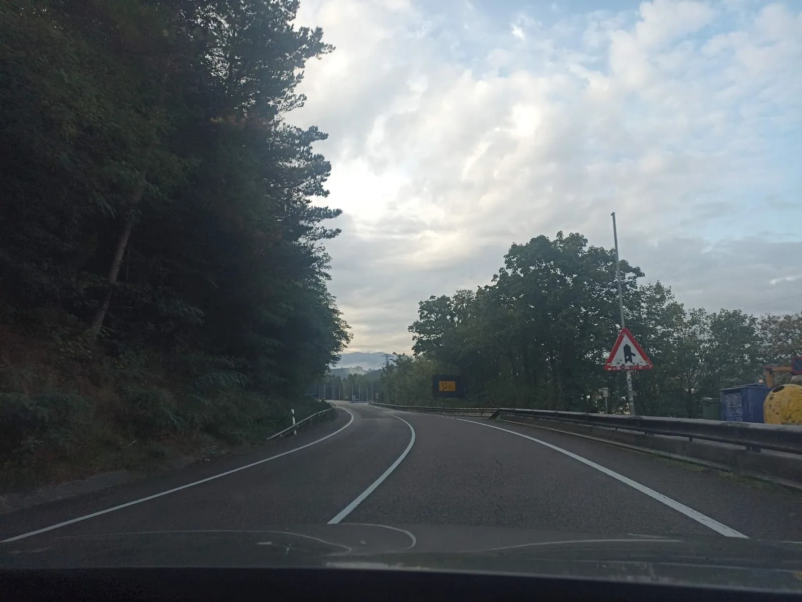 Aparcamiento gratuito en Carretera Irún - La Coruña en Parres (Asturias)
