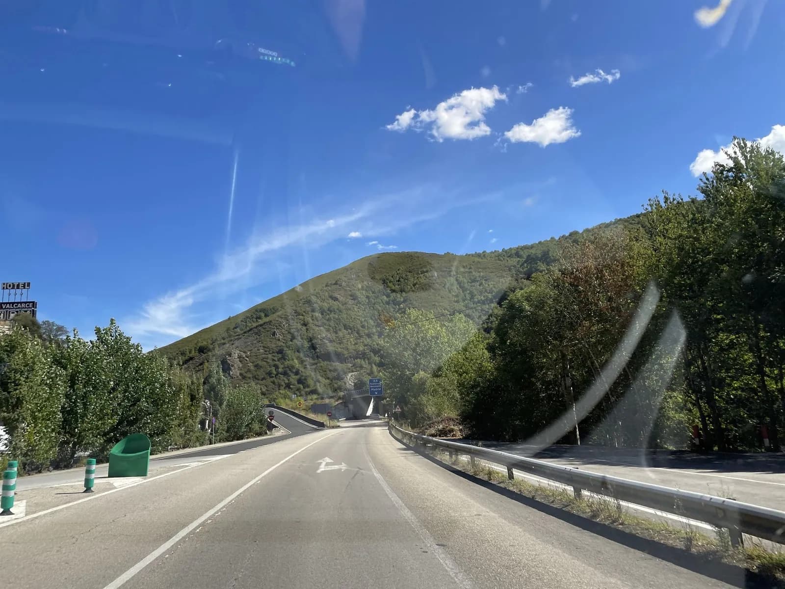Aparcamiento gratuito en Carretera Madrid a A Coruña en Vega de Valcarce (León)