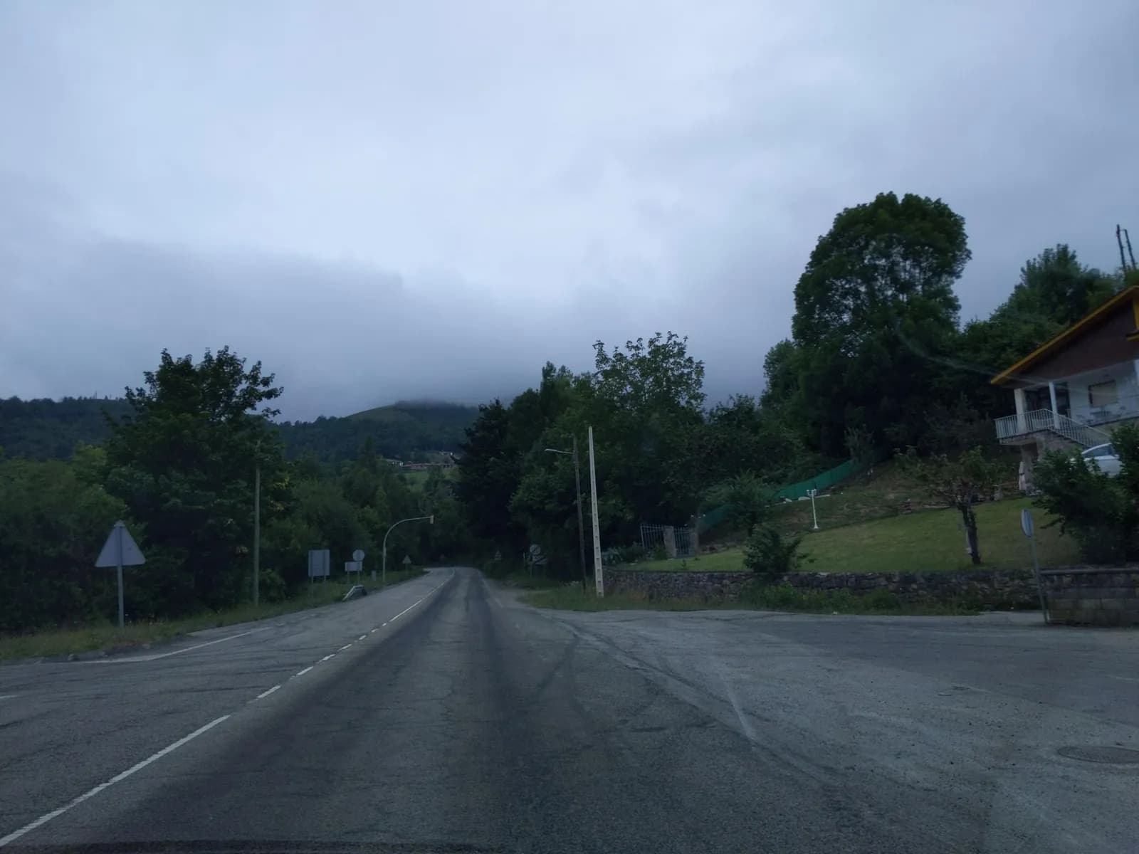 Aparcamiento gratuito en Carretera Riaño - Puerto de Tarna en Sobrescobio (Asturias)