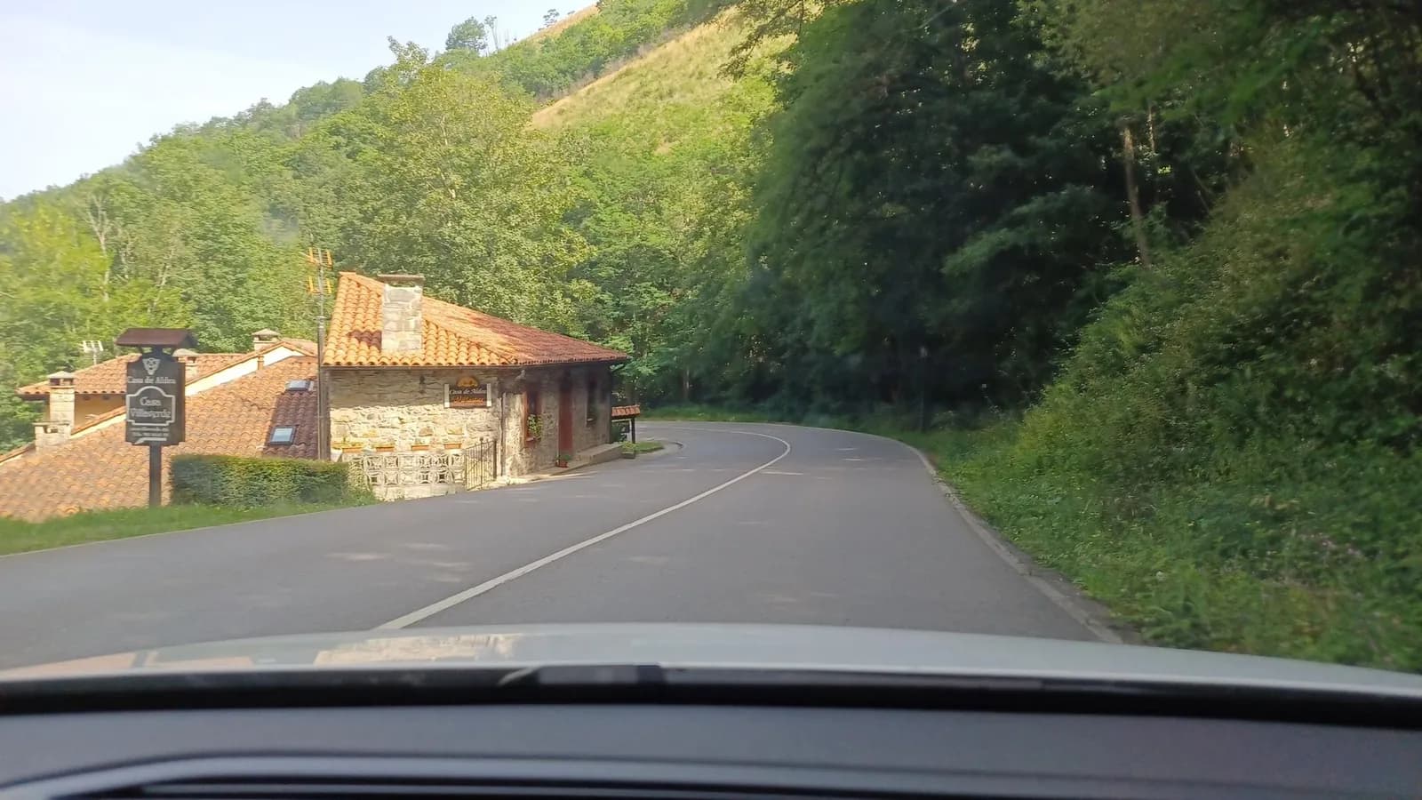 Aparcamiento gratuito en Carretera Soto de Cangas - Covadonga en Onís (Asturias)