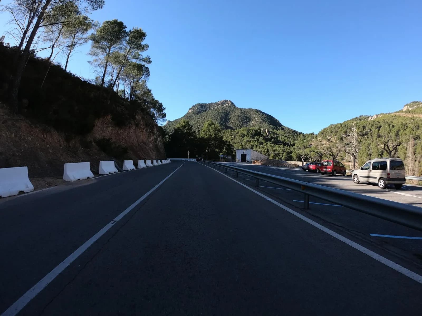 Aparcamiento gratuito en Carretera Vila-real - Puebla de Arenoso en Montanejos (Castellón)