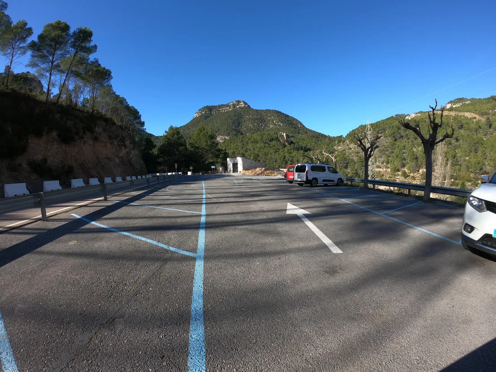 Aparcamiento gratuito en Carretera Vila-real - Puebla de Arenoso en Montanejos (Castellón)
