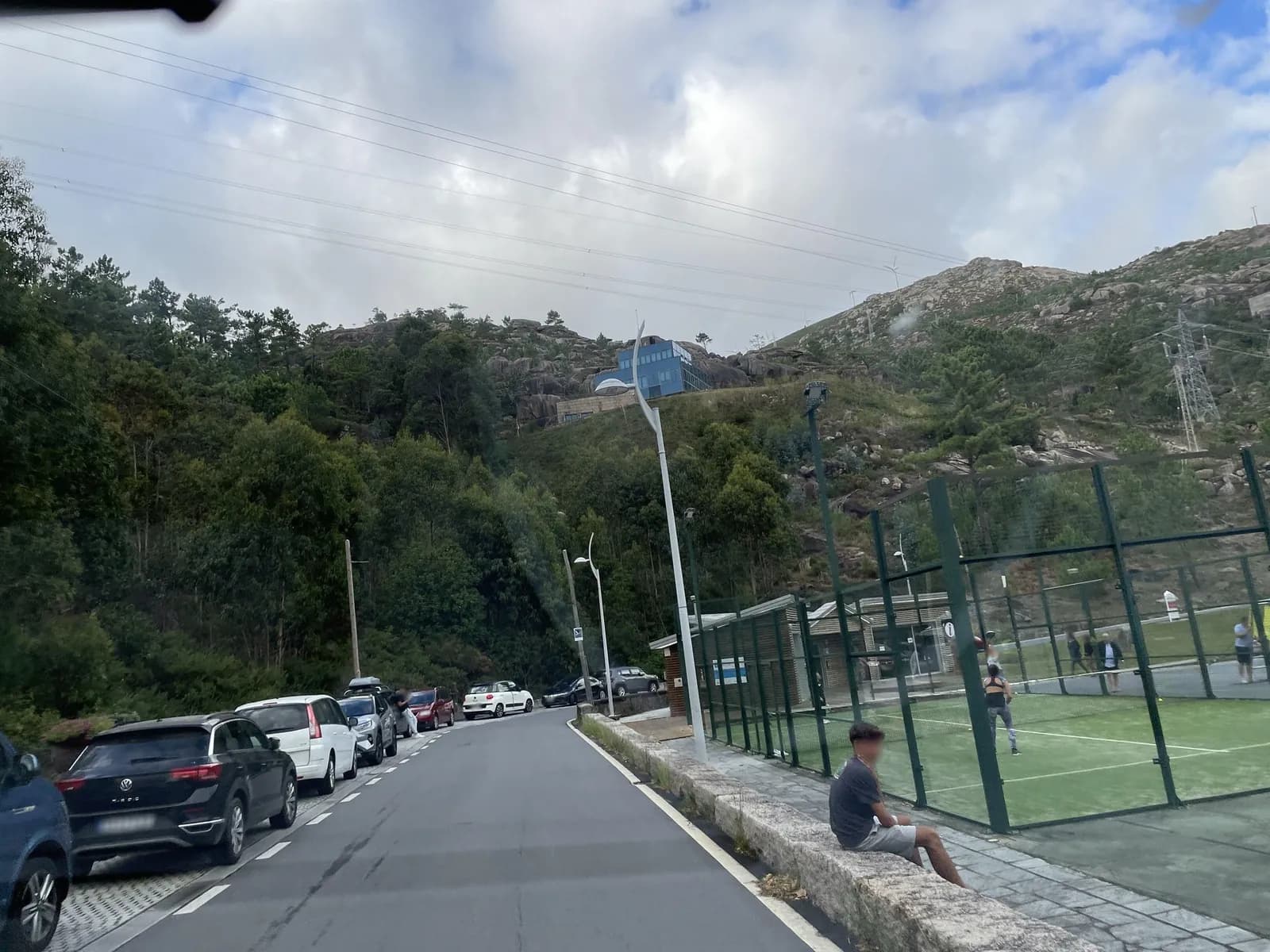 Aparcamiento gratuito cerca de Cascada del Ézaro (A Coruña) en Corcubión (A Coruña)